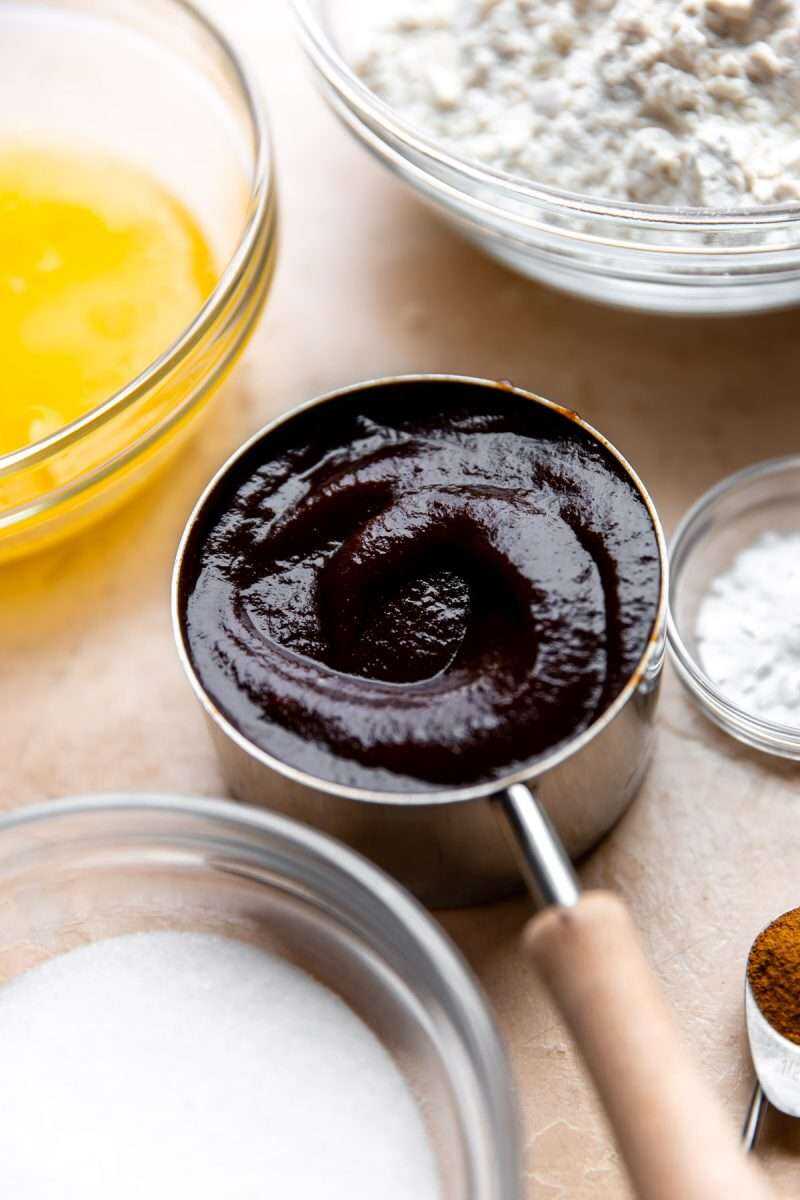 Apple butter in a measuring cup.